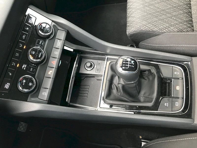 Škoda Karoq (2024) SEL TOP TS 110/1.5 M6F - fotka 13 z 28