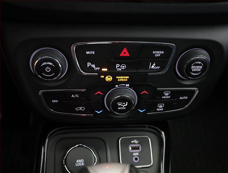 Jeep Compass (2019) 1.4 MultiAir, 4X4, Automat - fotka 11 z 21