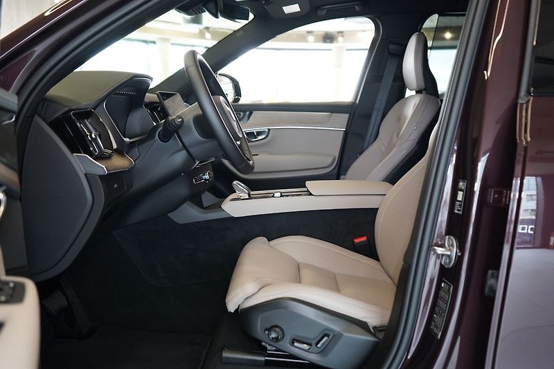 Volvo XC90 B5 AWD PLUS Dark, Vzduch, 360° - fotka 19 z 50