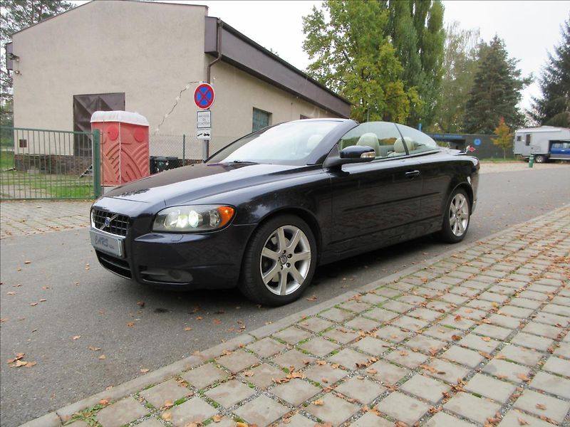 Volvo C70 2,0 D, Navi, Kůže, Xenon - fotka 2 z 28