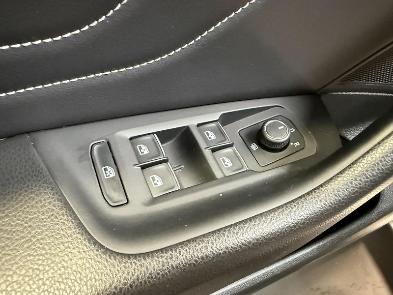 Volkswagen Passat 2.0 TDI 147kW BMT DSG Elegance - fotka 9 z 12