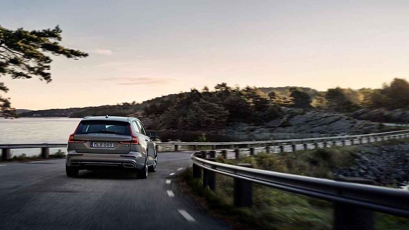Volvo V60.