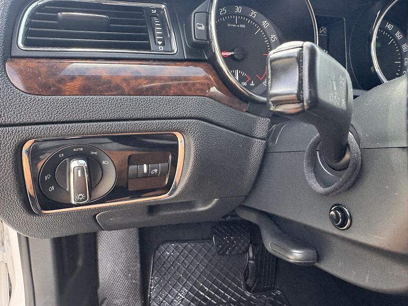 Škoda Superb 2.0TDI 103Kw DSG Elegance - fotka 13 z 18