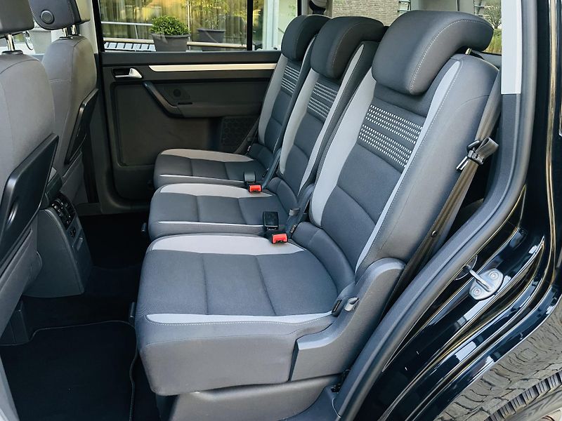 Volkswagen Touran 2.0TD MAN 7MÍST SERVISKA TAŽNÉ - fotka 29 z 48