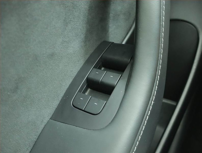 Tesla Model 3 (2021) Std Range Plus LFP, SoH 92% - fotka 16 z 21