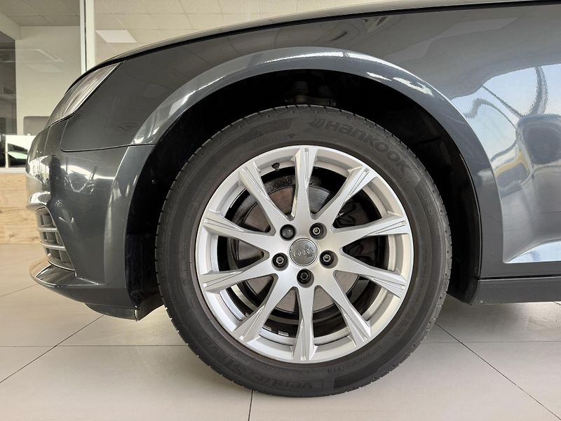 Audi A4 2,0TDI*MatrixLED*Navigace*PDC - fotka 33 z 34