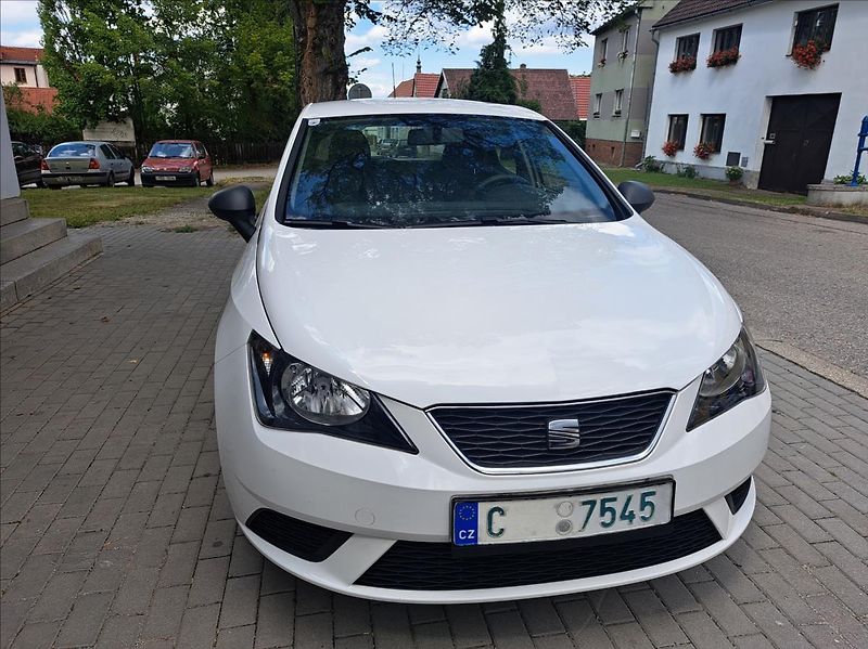 Seat Ibiza 1,2 i - fotka 2 z 41