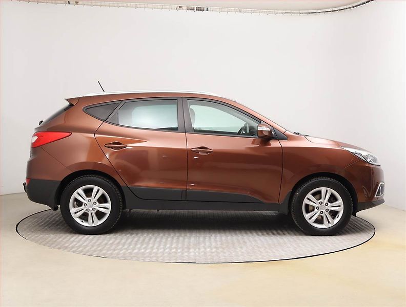 Hyundai ix35 (2013) 2.0 CRDi, 4X4, Xenony - fotka 6 z 18