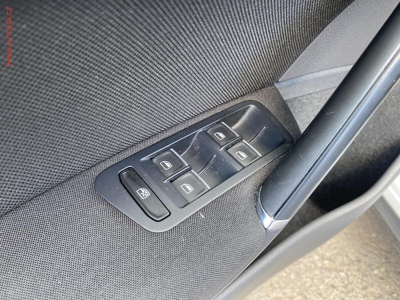 Volkswagen Golf (2013) 2.0 TDi VII, Navi, bixen - fotka 13 z 18