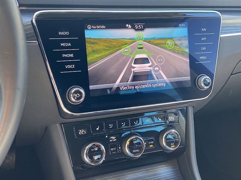 Škoda Superb (2023) Combi 2.0 TDI DSG Style - fotka 14 z 35