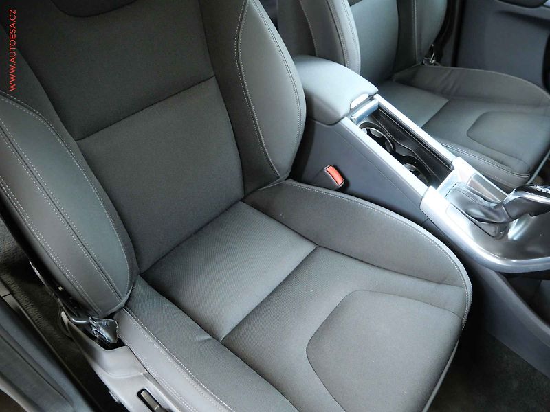 Volvo XC60 (2014) 2.4 D4 AWD, AT, bixen, kamera - fotka 11 z 22