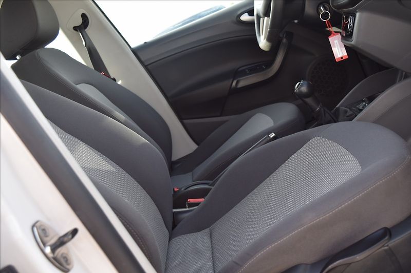 Seat Ibiza 1,4 16V 63KW NÍZKÝ NÁJEZD ALU - fotka 34 z 35