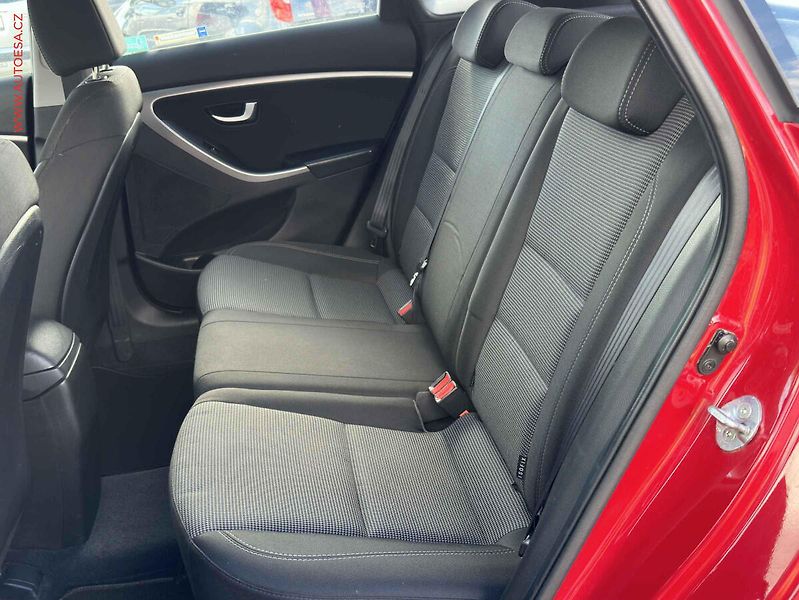 Hyundai i30 (2012) 1.6 GDi, ČR, Trikolor - fotka 10 z 18