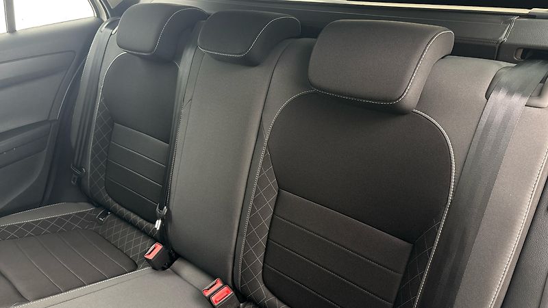 Škoda Fabia 1.0 TSI Ambition Combi - fotka 16 z 25