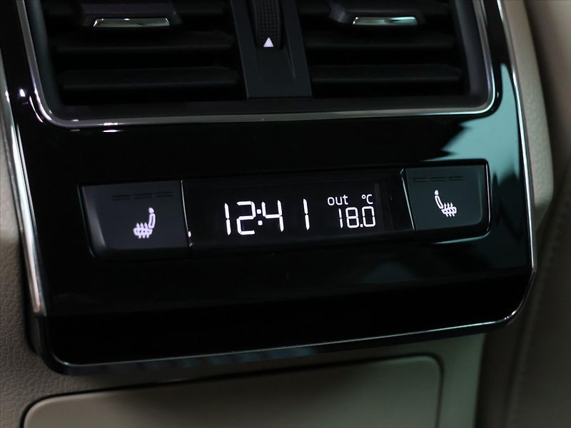Škoda Superb 2,0 TSI 200kW L&K 4x4 DSG DPH - fotka 29 z 36