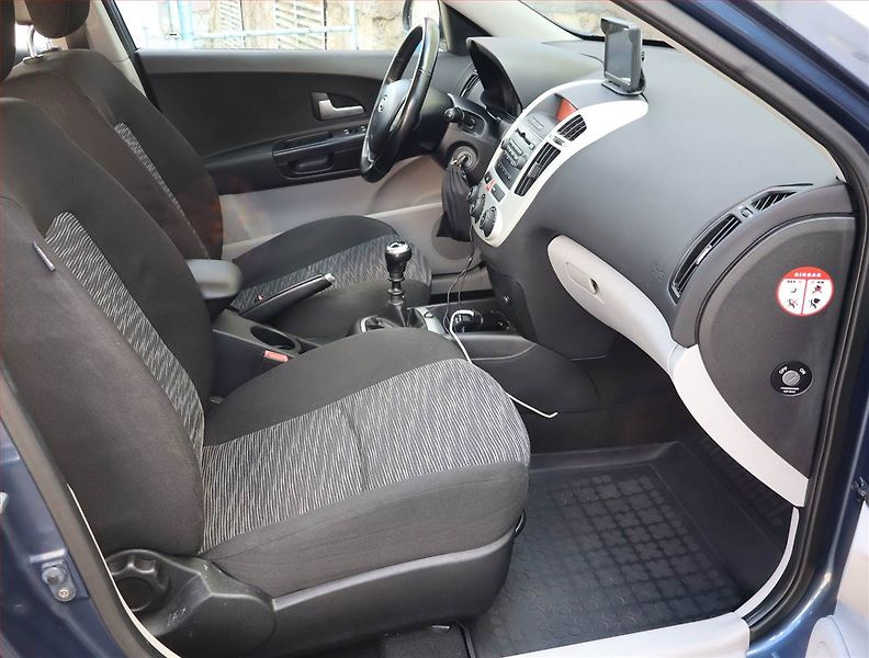 Kia Ceed (2008) 1.4 CVVT, Serv.kniha - fotka 9 z 15