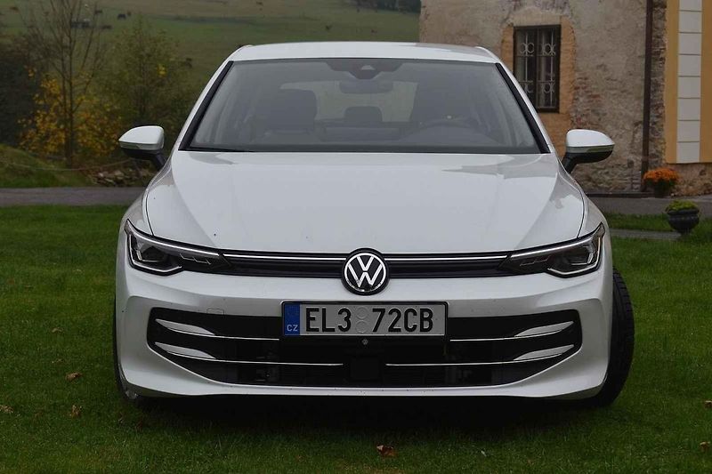 Volkswagen Golf eHybrid je ideální volbou pro ty, kteří po většinu roku jezdí často a na vzdálenosti do sta kilometrů