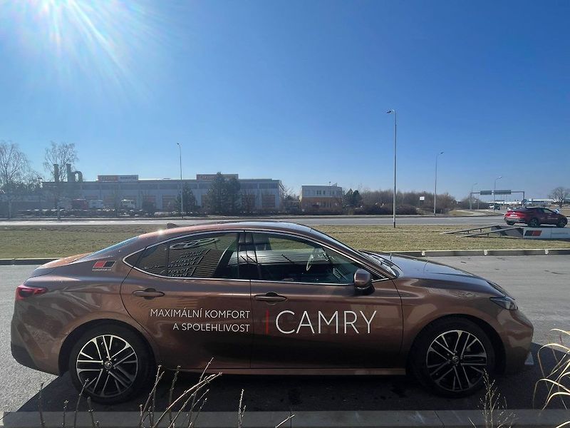 Toyota Camry 2.5 Hybrid Automat Executive - fotka 7 z 22