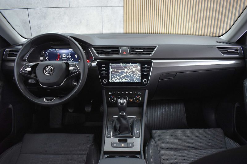 Škoda Superb 1.5 TSI STYLE*VIRTUAL*ČR 1.MAJ - fotka 7 z 43