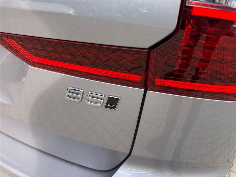 Volvo XC60 (2026) 2,0 B5 Plus Dark 4337 - fotka 14 z 14