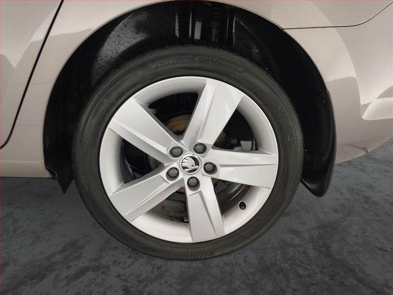 Škoda Rapid (2016) Spaceback 1.2 TSI, ČR,1.maj - fotka 15 z 19