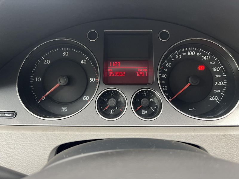 Volkswagen Passat (2008) 1,9 TDi 77 Kw TAŽNÉ - fotka 13 z 17