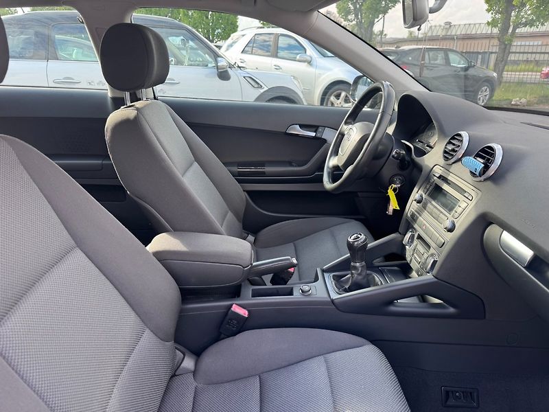 Audi A3 (2011) 2,0 TDI 103 KW 2. MAJ 2X KOLA - fotka 36 z 49