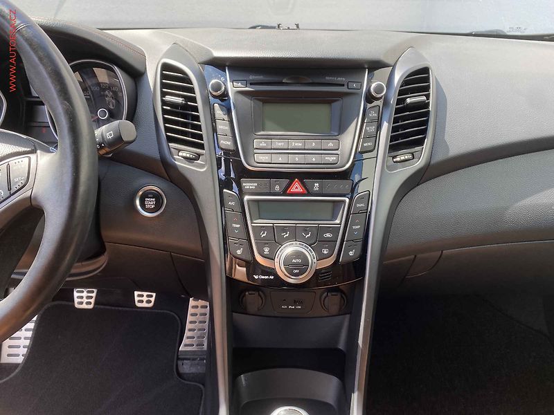 Hyundai i30 (2015) 1.6 GDi - fotka 12 z 16