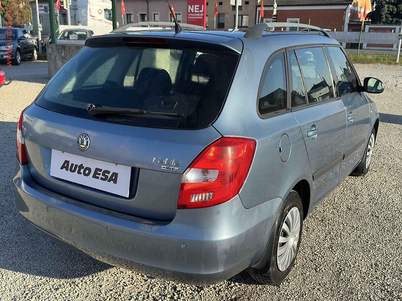 Škoda Fabia (2007) 1.4i, AC, park.asist - fotka 4 z 15