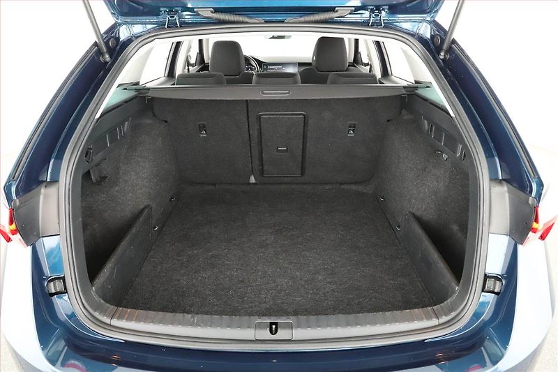 BMW Řada 1 (2022) Advantage 118i - fotka 19 z 20