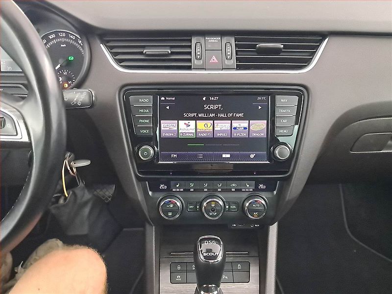 Škoda Octavia (2015) Scout 2.0 TDI, 4X4, Automat - fotka 12 z 19