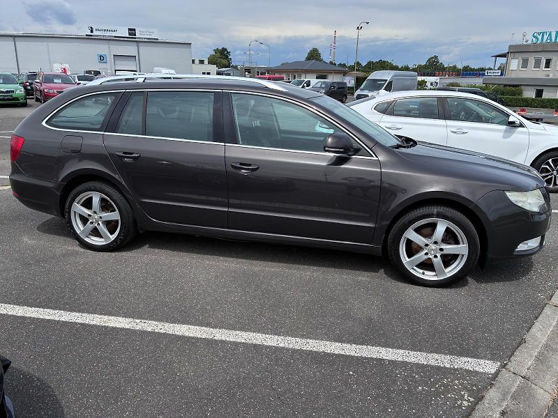 Škoda Superb (2010) - fotka 4 z 9