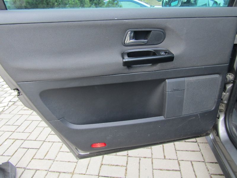Seat Alhambra (2006) 2.0 TDI 103kW - fotka 21 z 34