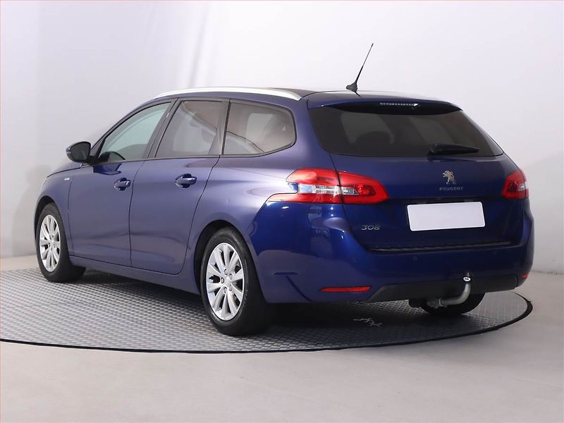Peugeot 308 (2019) Style 1.2 PureTech, Automat - fotka 4 z 21