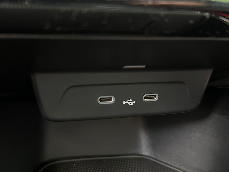 Škoda Fabia 1.0TSi Monte Carlo 116PS V.Coc - fotka 30 z 36