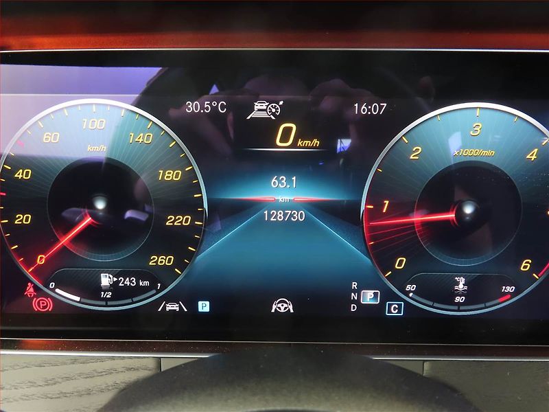 Mercedes-Benz Třídy E (2021) E 220 d 4MATIC - fotka 11 z 17