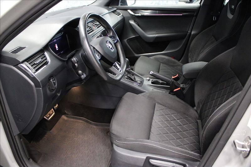 Škoda Octavia 2,0 TDI RS 4x4 DSG TOP VIRTUAL - fotka 8 z 38