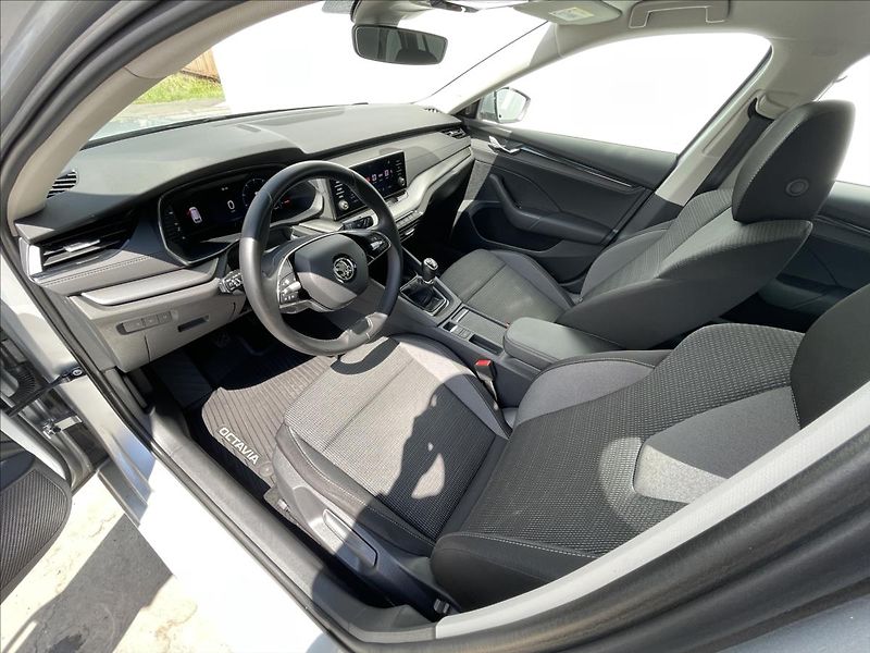 Škoda Octavia 2,0 TDI Combi Ambition Plus - fotka 5 z 22