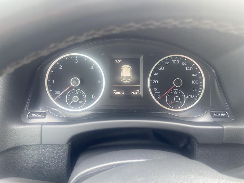 Volkswagen Tiguan (2014) 2.0 TDI - R-line CUP 4x4 - fotka 34 z 47
