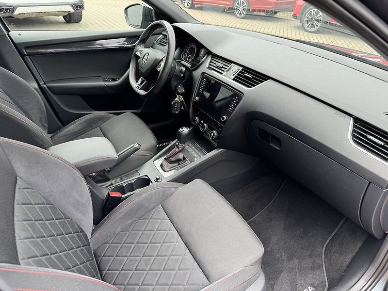 Škoda Octavia (2018) RS 2.0 TDi DSG ACC LED 135kW - fotka 17 z 50