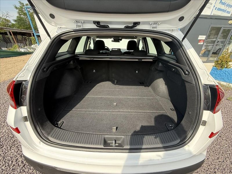 Hyundai i30 1,5 T-GDI 103kW Family - fotka 21 z 23