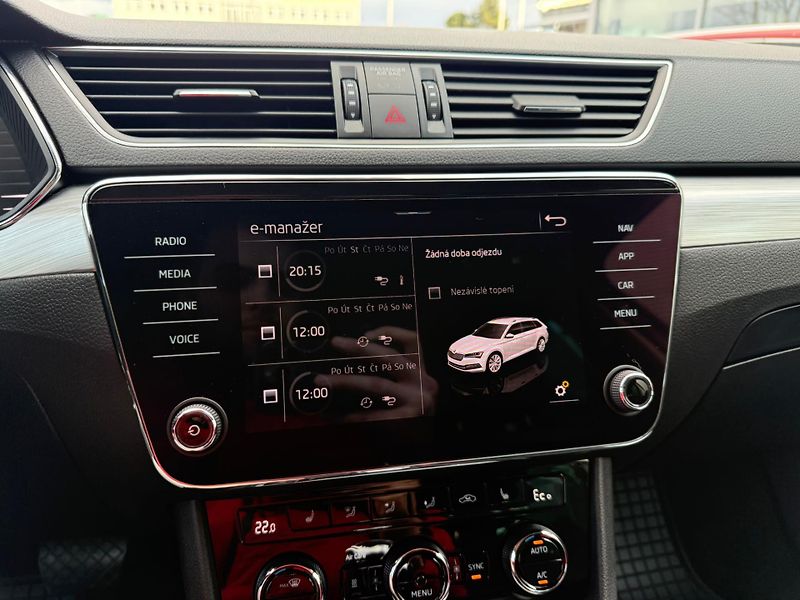 Škoda Superb Ambition 1.4 TSi 160kw Combi P - fotka 13 z 24