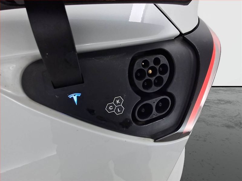 Tesla Model Y (2023) Long Range AWD 79kWh, SoH 91% - fotka 16 z 16