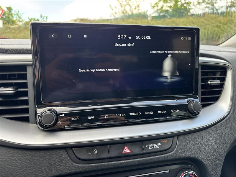 Kia Ceed 1,5 TGDi AT Spin 1.ČR ZÁRUKA - fotka 22 z 39