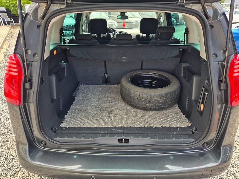 Peugeot 5008 (2011) 1.6  HDI Serviska - fotka 14 z 33