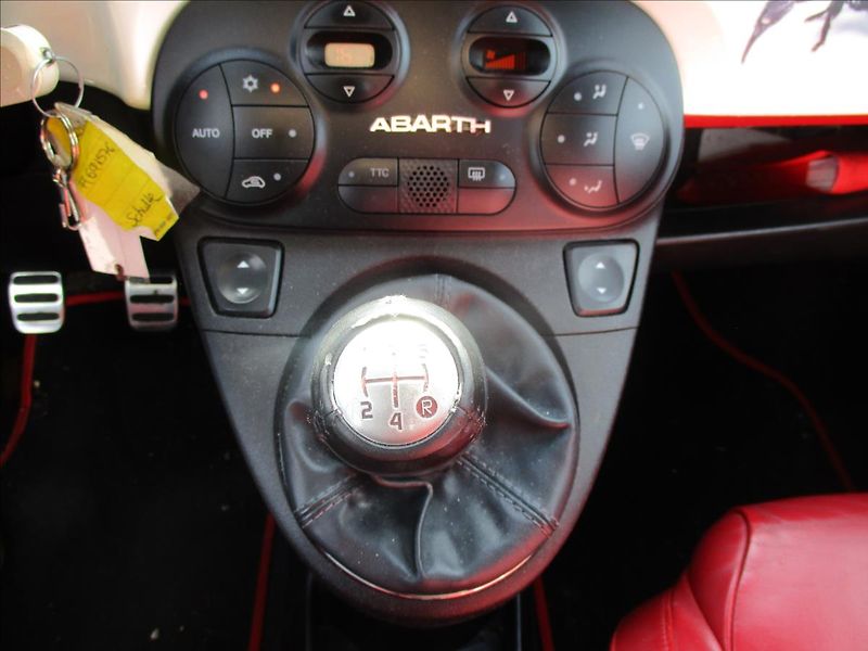 Fiat 500 1,4 T-Jet M 99kw ABARTH TOP - fotka 13 z 26