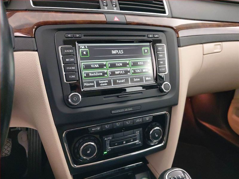 Škoda Superb (2015) Elegance 2.0 TDI, Tempomat - fotka 12 z 26