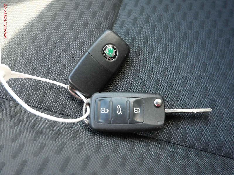 Škoda Fabia (2011) 1.2 TSi, AC, tempo - fotka 15 z 15