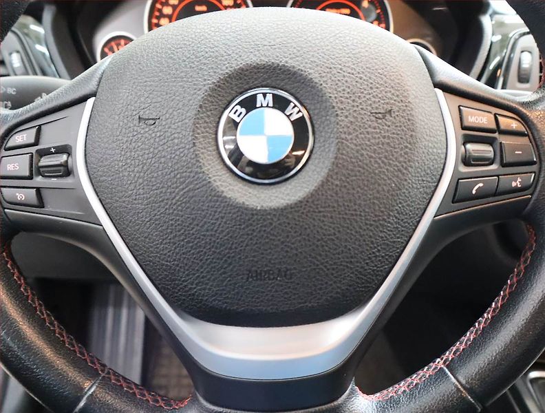 BMW Řada 3 (2013) 318 d, Xenony, Tempomat - fotka 21 z 23