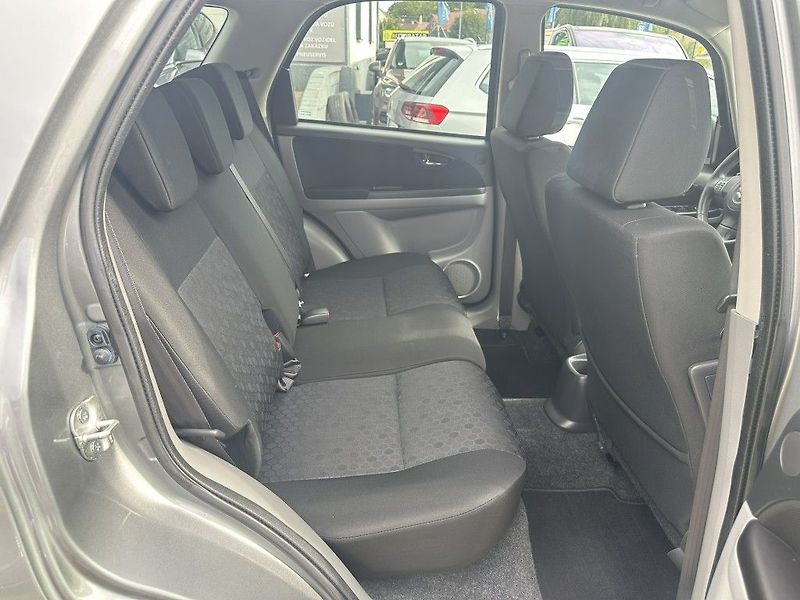 Suzuki SX4 Style 1.6i 88kW  serviska - fotka 19 z 24